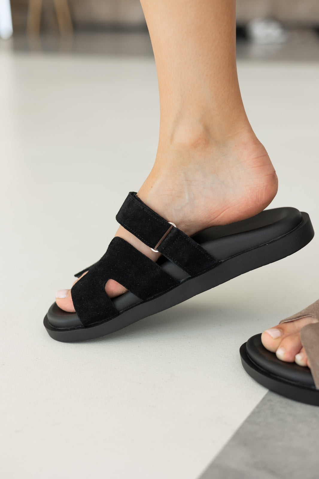 Trendy flip-flops with anatomical soles