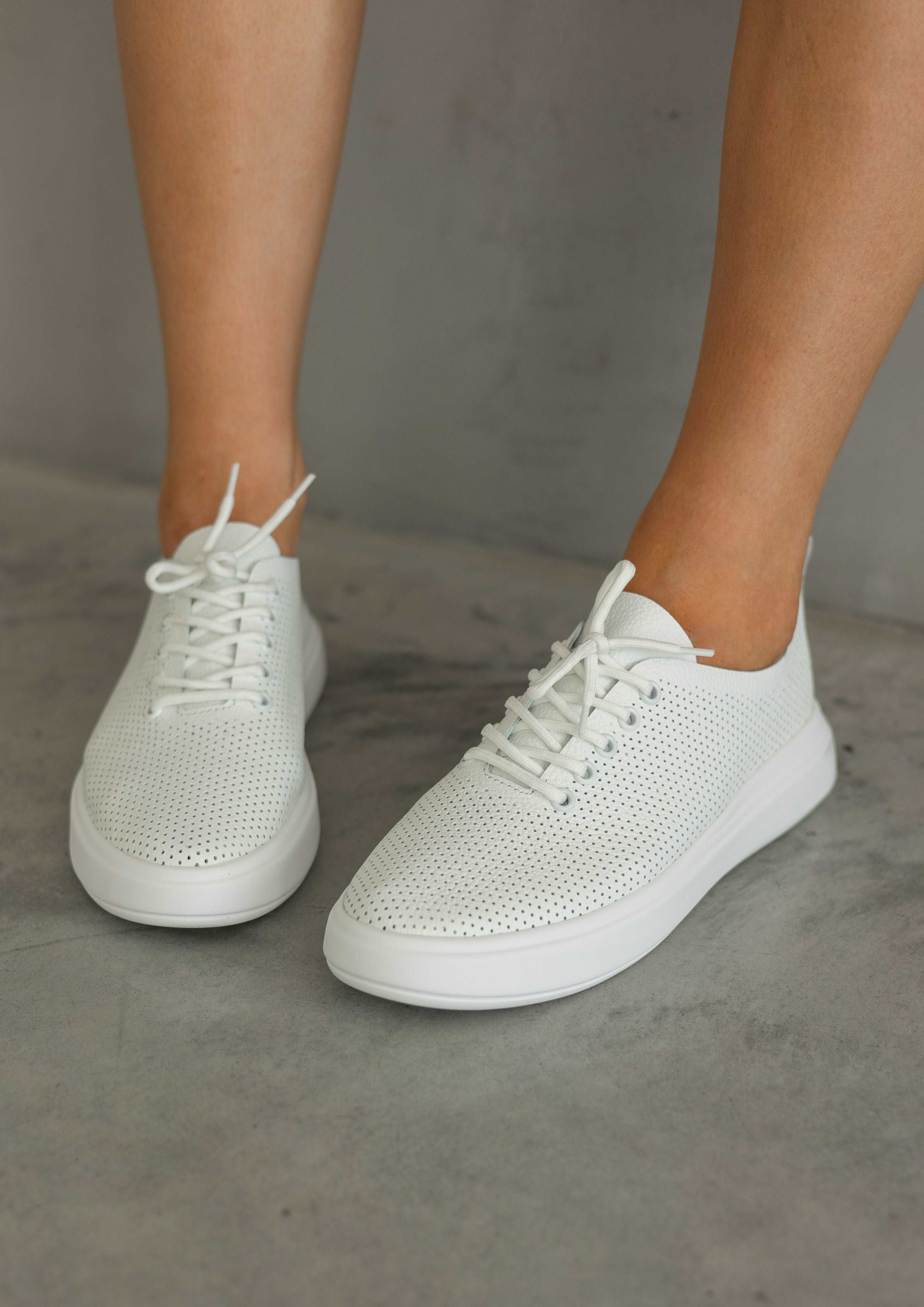 light sneakers that are perfect for hot weather